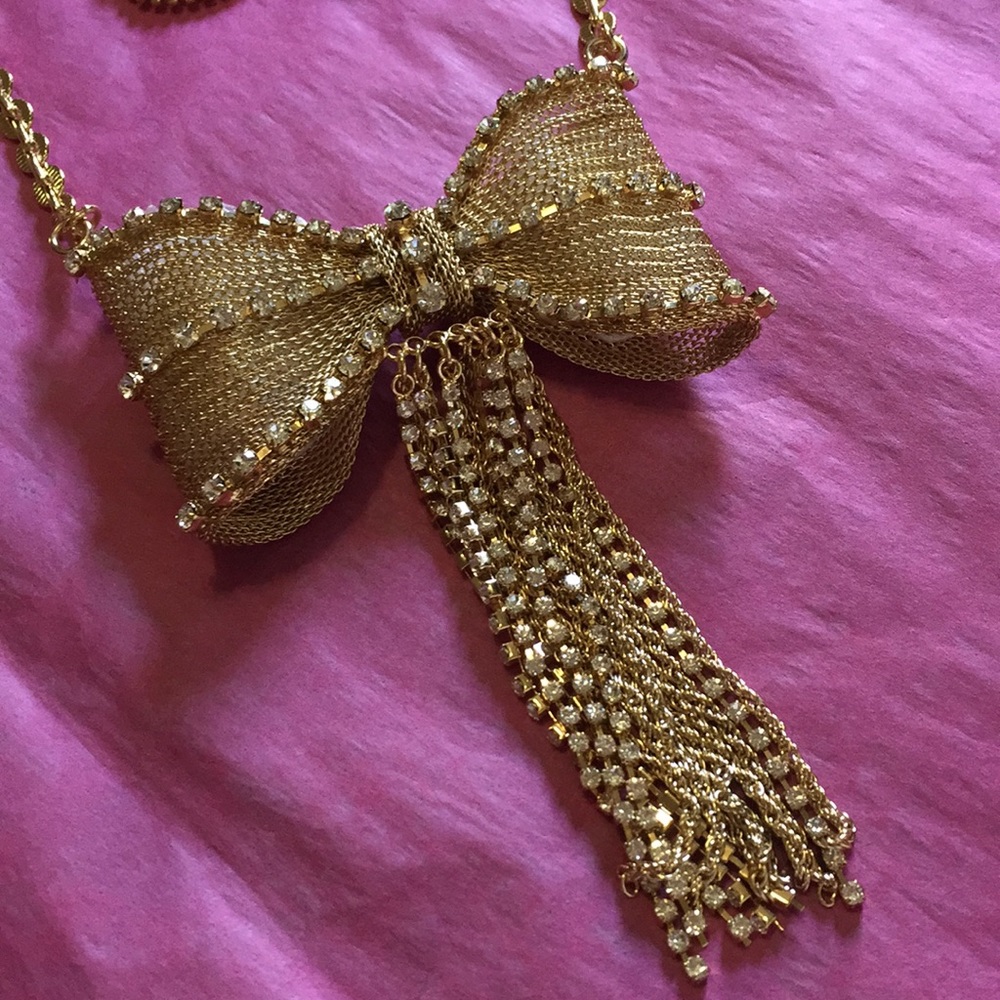 Stunning gold mesh Bow 🙇‍♀️❤️😍🔥 - Picture 2 of 6